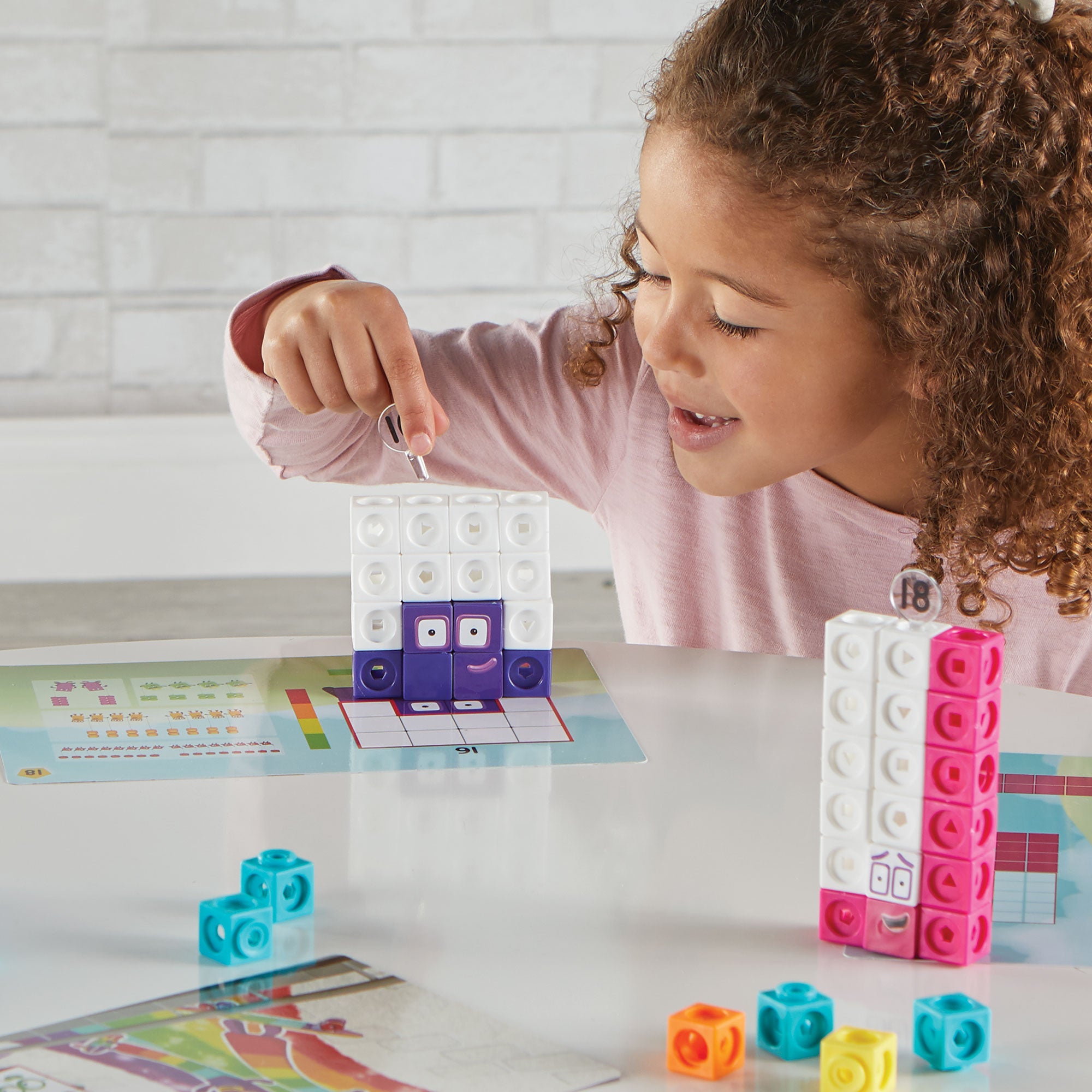 A child playing with the Numberblocks Mathlink Cubes 11-20 set